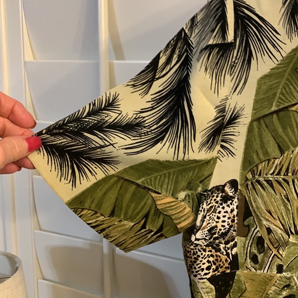 Short Sleeved Safari Type Bottom Down the Front Shirt - Picture 4 of 5